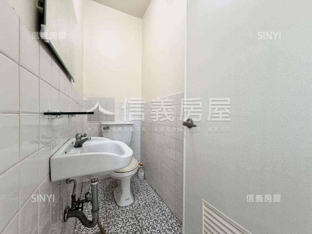 近誠品碳佐麻里三面採光寓房屋室內格局與周邊環境