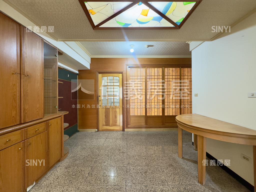 長榮路一段．三房車位宅房屋室內格局與周邊環境