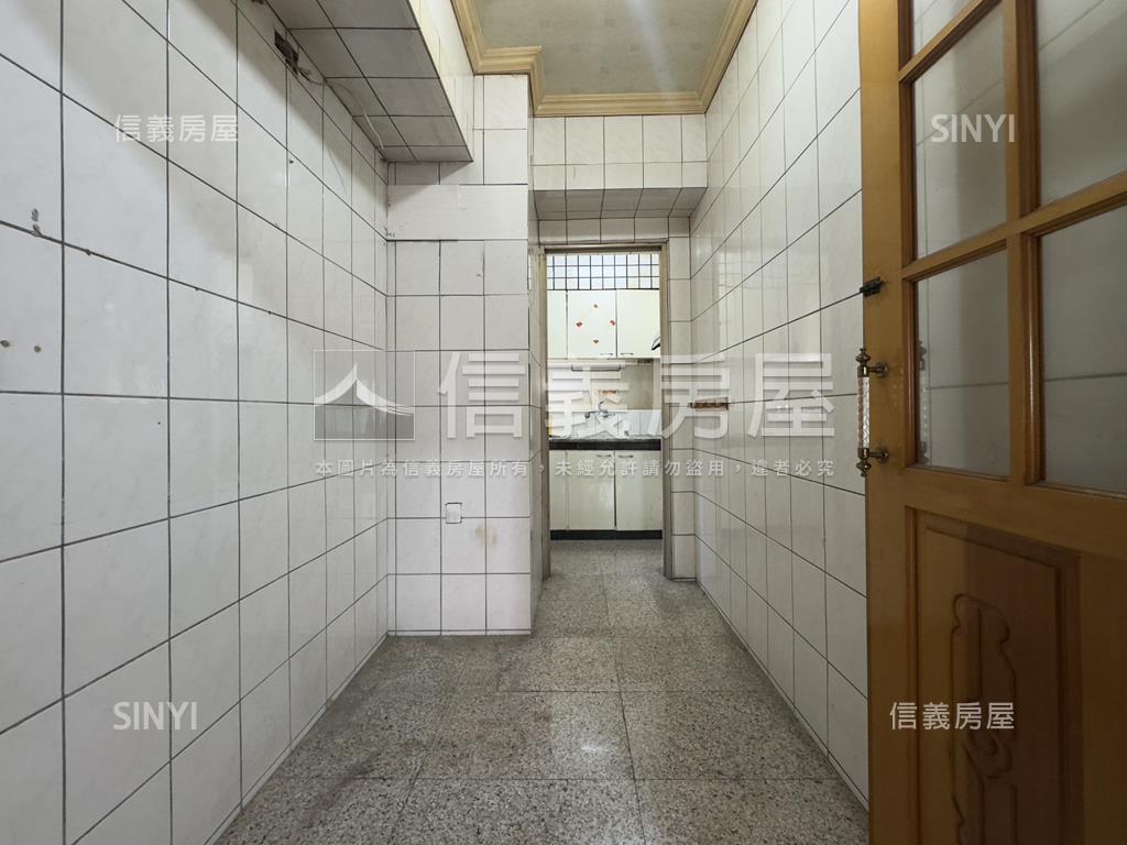 長榮路一段．三房車位宅房屋室內格局與周邊環境