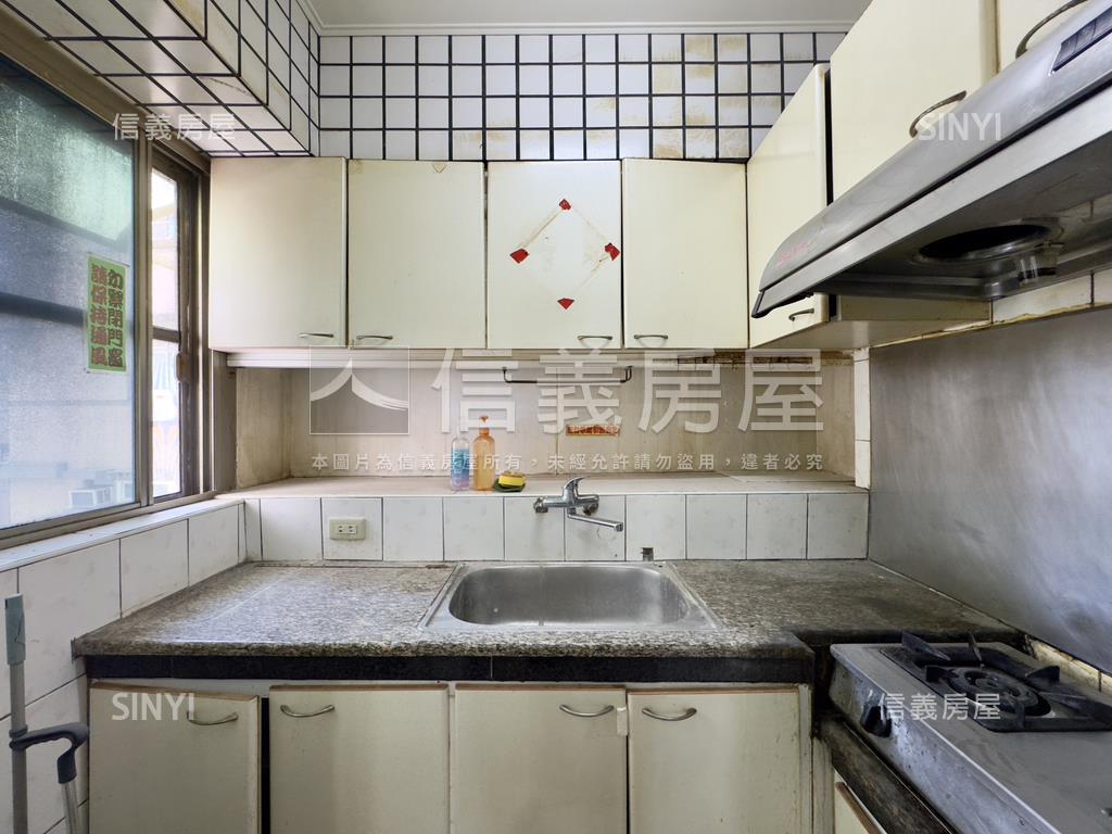 長榮路一段．三房車位宅房屋室內格局與周邊環境