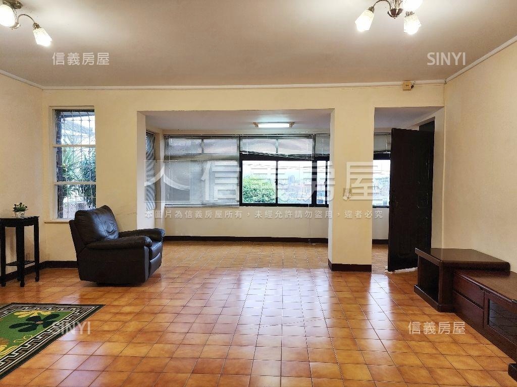 坐北朝南天母別墅景色絕佳房屋室內格局與周邊環境