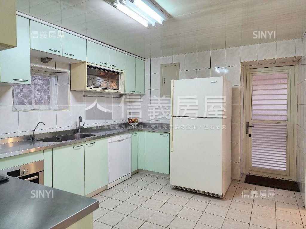 坐北朝南天母別墅景色絕佳房屋室內格局與周邊環境