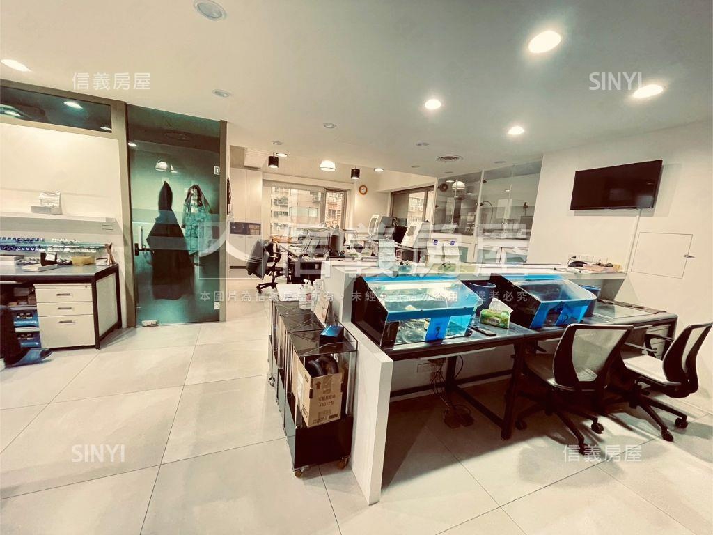 文普採光好辦公附坡平房屋室內格局與周邊環境