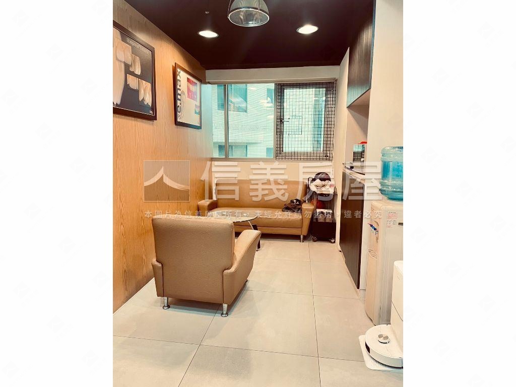 文普採光好辦公附坡平房屋室內格局與周邊環境