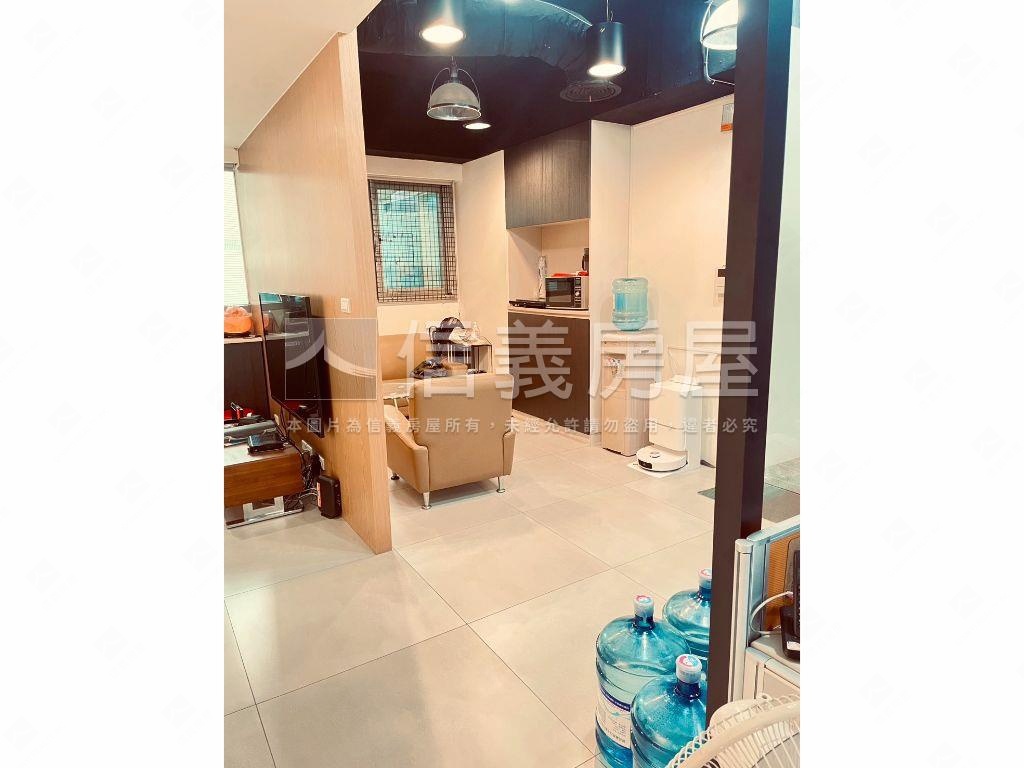 文普採光好辦公附坡平房屋室內格局與周邊環境