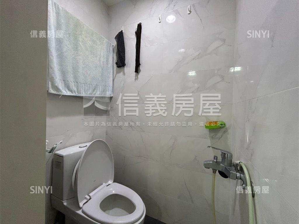 文普採光好辦公附坡平房屋室內格局與周邊環境