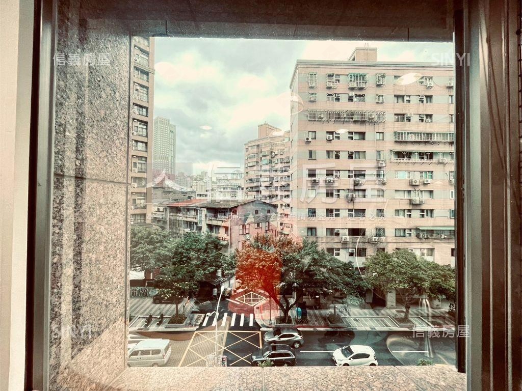 文普採光好辦公附坡平房屋室內格局與周邊環境