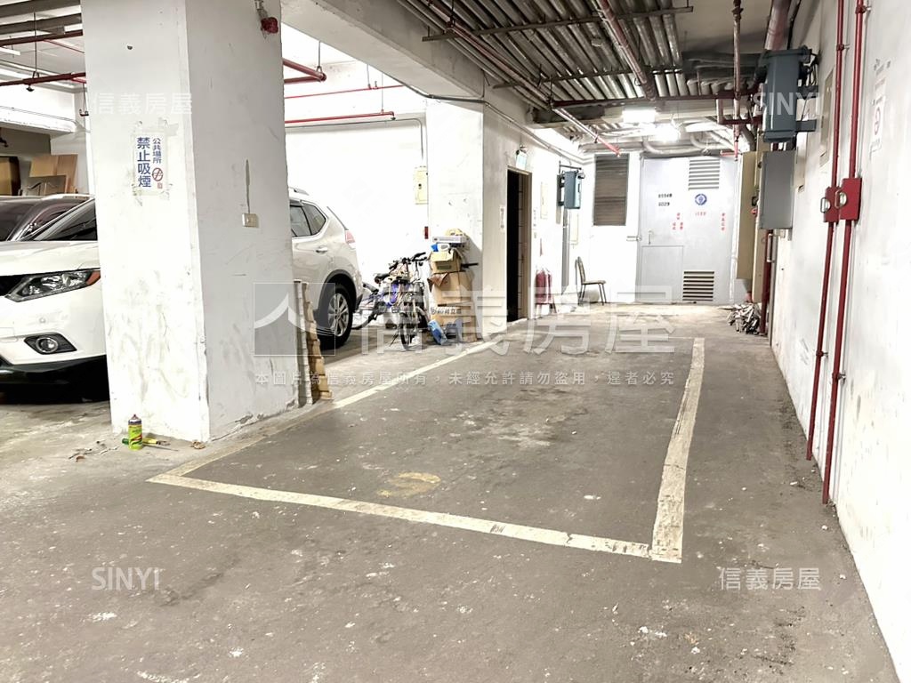力行路黃金店面！！房屋室內格局與周邊環境
