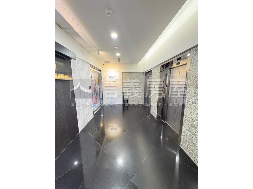 松江南京百坪純辦附車位房屋室內格局與周邊環境