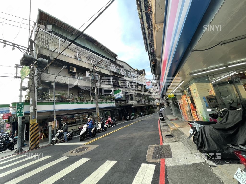近三重商工黃金三樓房屋室內格局與周邊環境