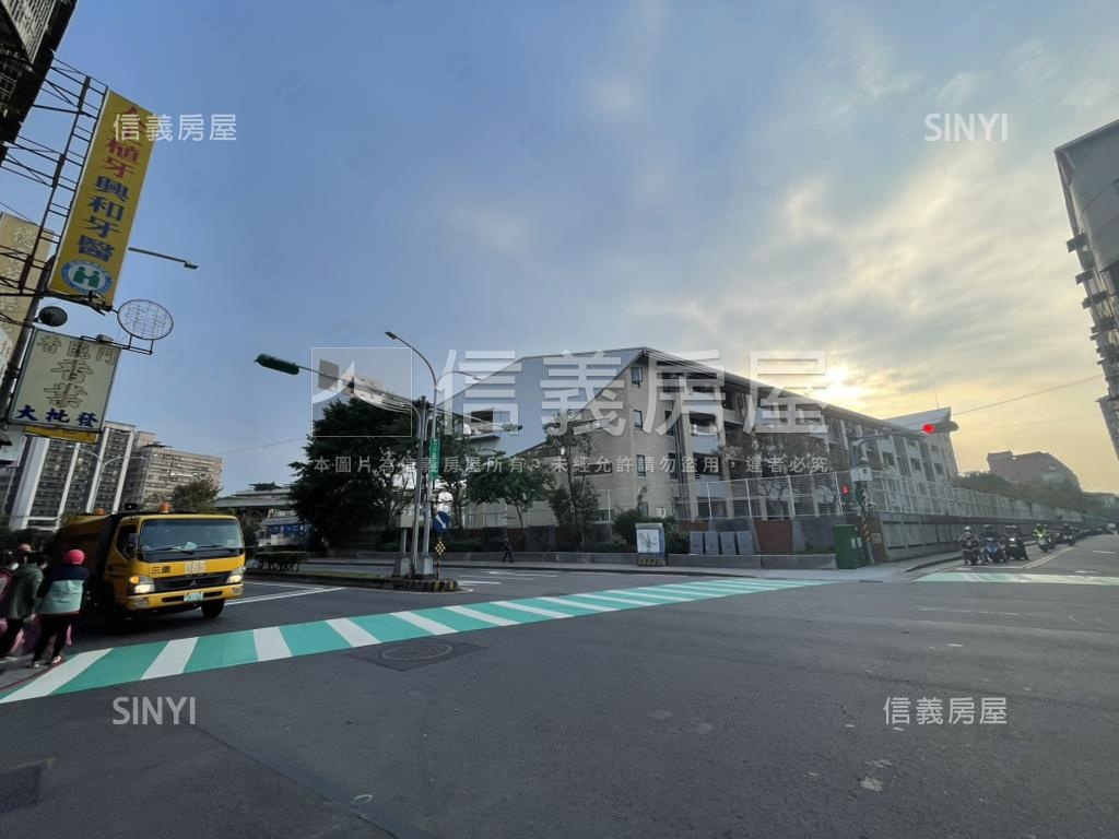 近三重商工黃金三樓房屋室內格局與周邊環境