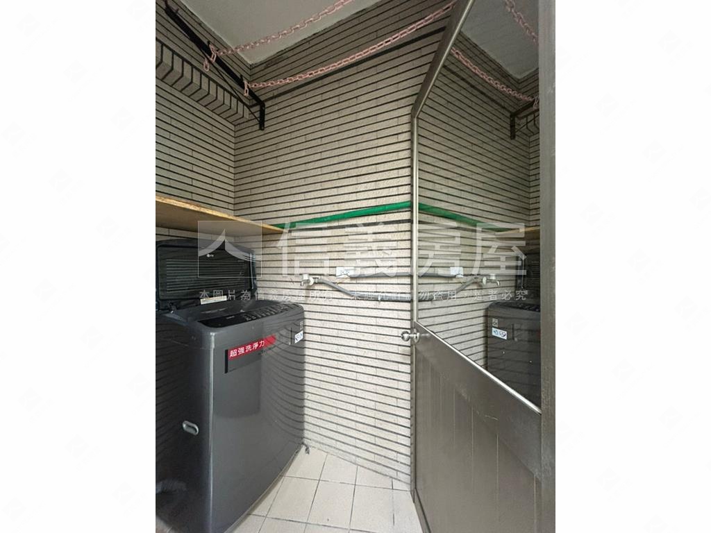 近園區光復路有陽台套房房屋室內格局與周邊環境