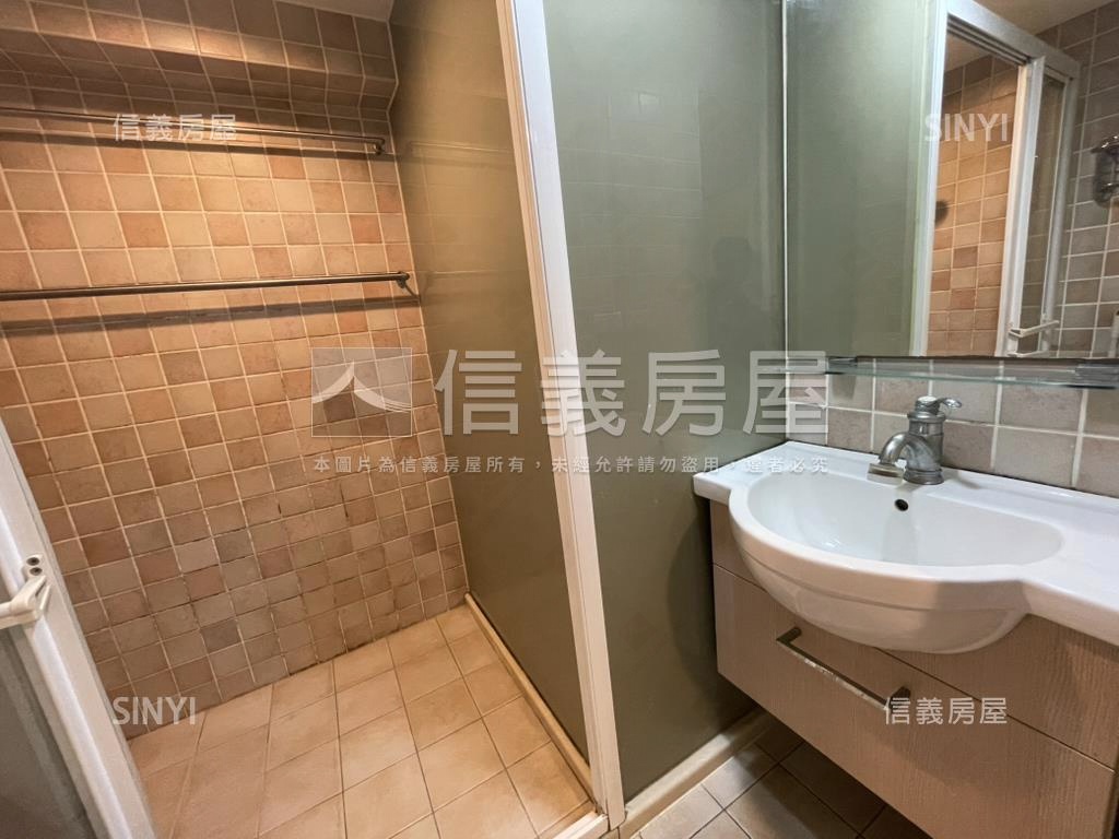 歐洲村路易美裝三房車位房屋室內格局與周邊環境