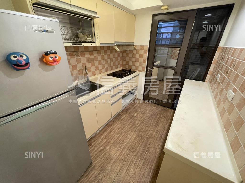 歐洲村路易美裝三房車位房屋室內格局與周邊環境