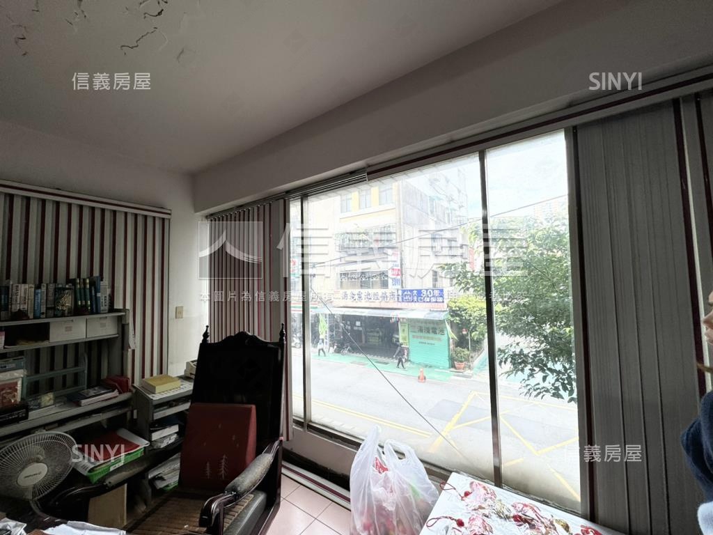 陽明街陽光撒落大面窗房屋室內格局與周邊環境