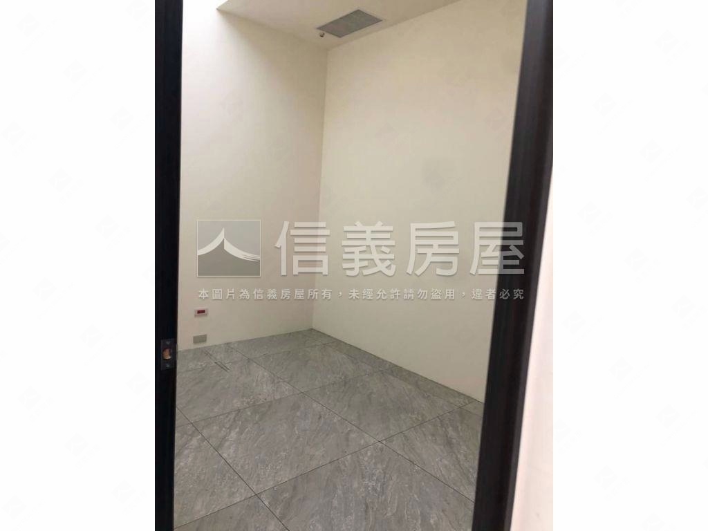 國鈞南屯店面有電梯別墅房屋室內格局與周邊環境