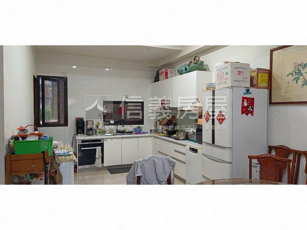國鈞南屯店面有電梯別墅房屋室內格局與周邊環境