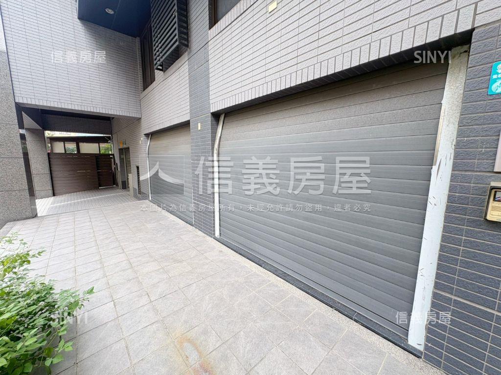 近鶯歌火車站雙面寬金店面房屋室內格局與周邊環境