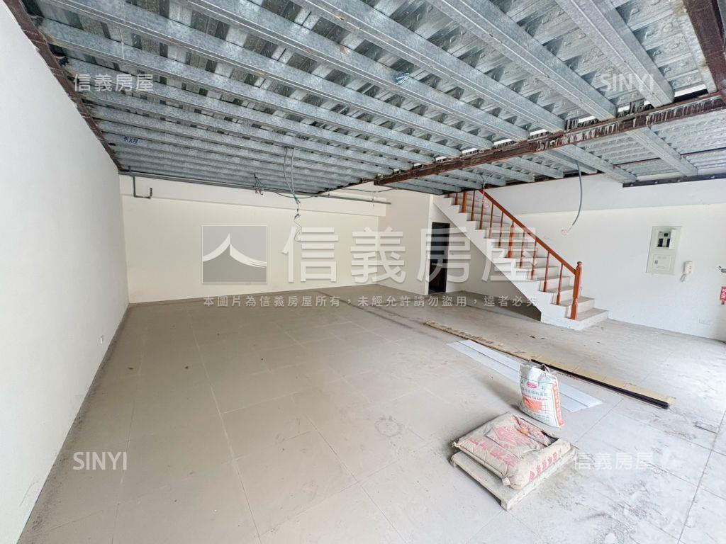 近鶯歌火車站雙面寬金店面房屋室內格局與周邊環境