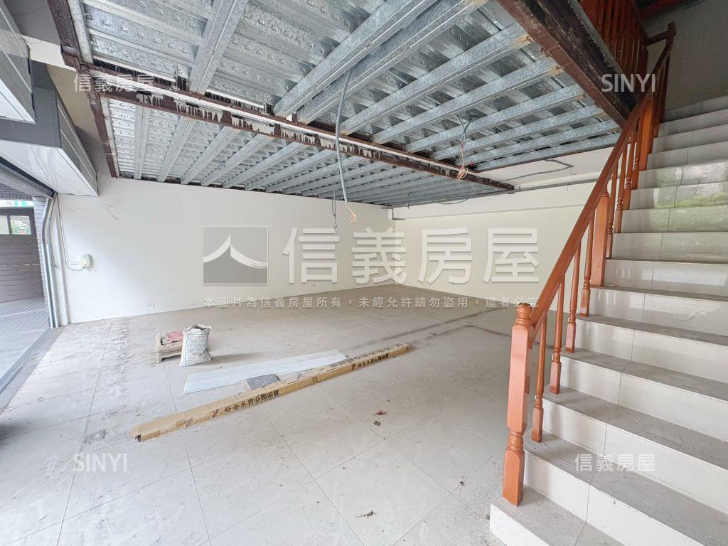 近鶯歌火車站雙面寬金店面房屋室內格局與周邊環境
