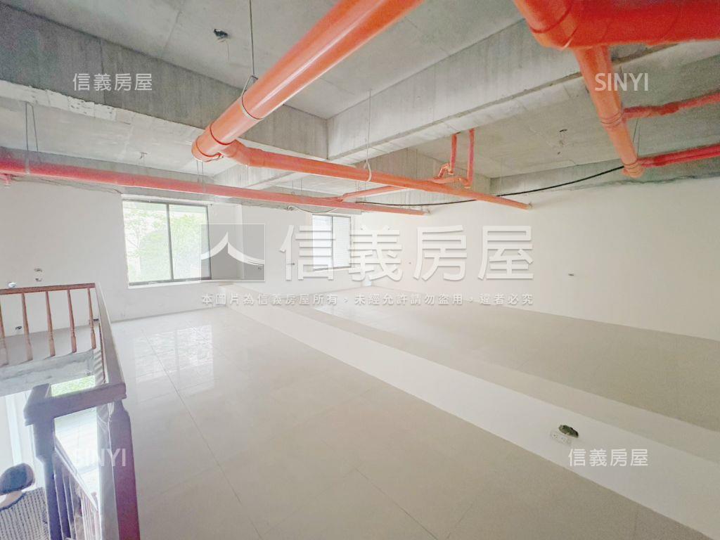 近鶯歌火車站雙面寬金店面房屋室內格局與周邊環境