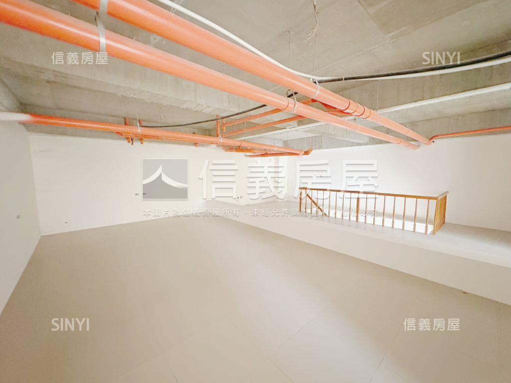 近鶯歌火車站雙面寬金店面房屋室內格局與周邊環境