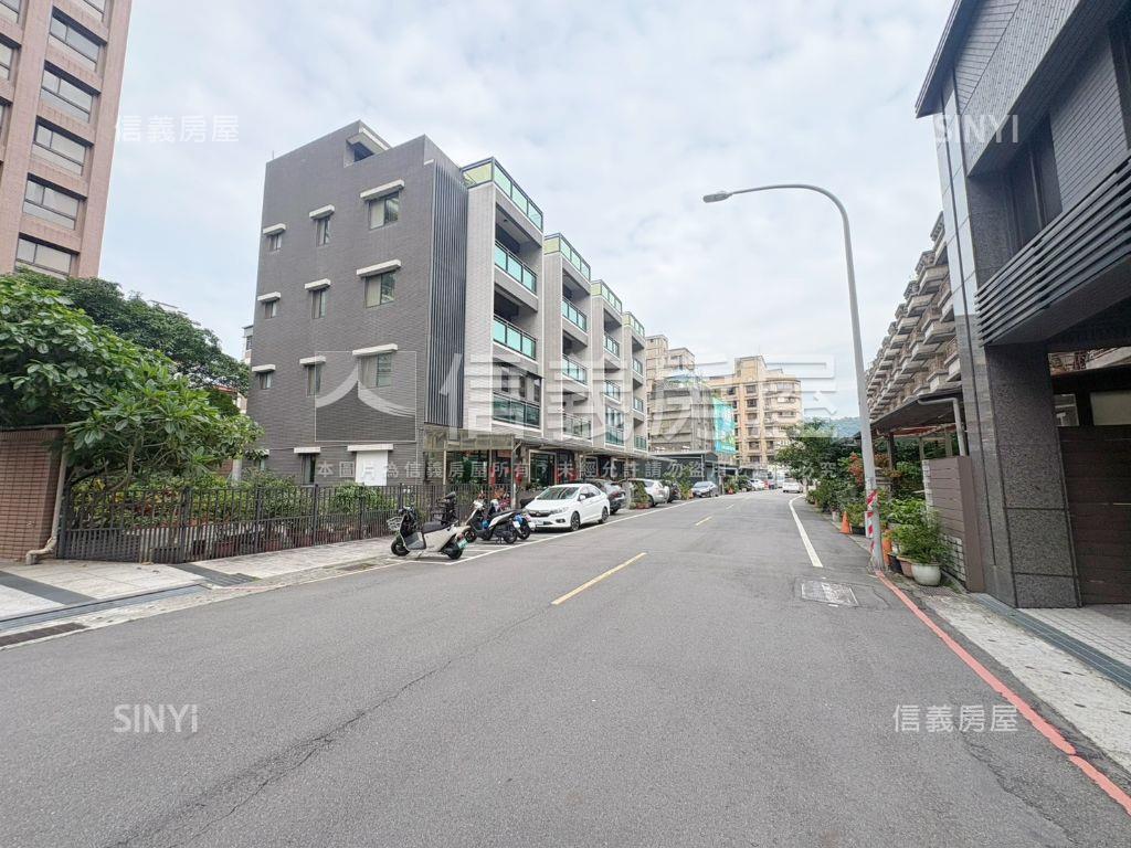 近鶯歌火車站雙面寬金店面房屋室內格局與周邊環境