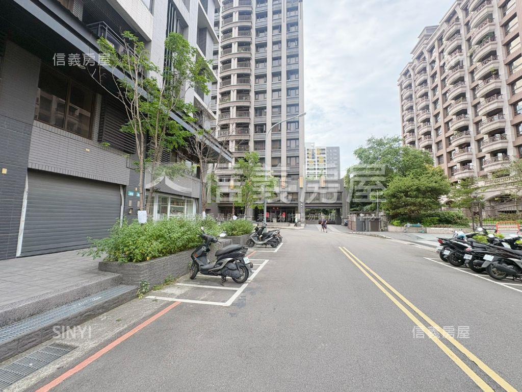 近鶯歌火車站雙面寬金店面房屋室內格局與周邊環境