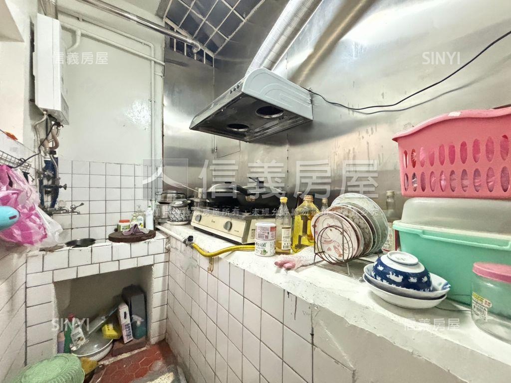 三重公寓３樓房屋室內格局與周邊環境