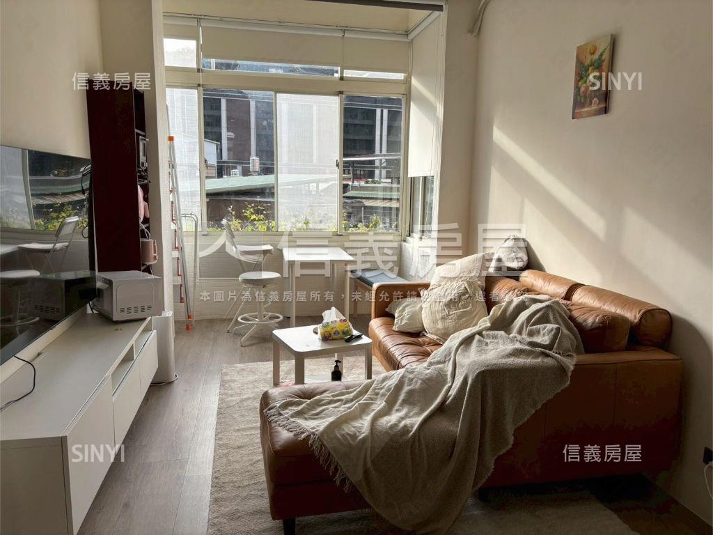 輕奢質感。挑高電梯一房房屋室內格局與周邊環境