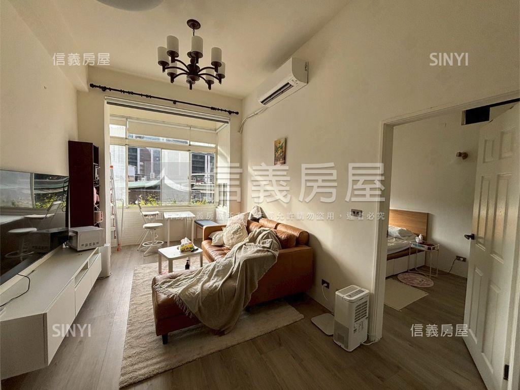輕奢質感。挑高電梯一房房屋室內格局與周邊環境
