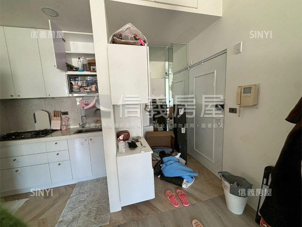 輕奢質感。挑高電梯一房房屋室內格局與周邊環境