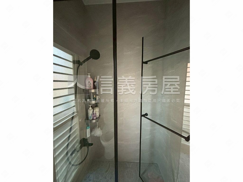 輕奢質感。挑高電梯一房房屋室內格局與周邊環境