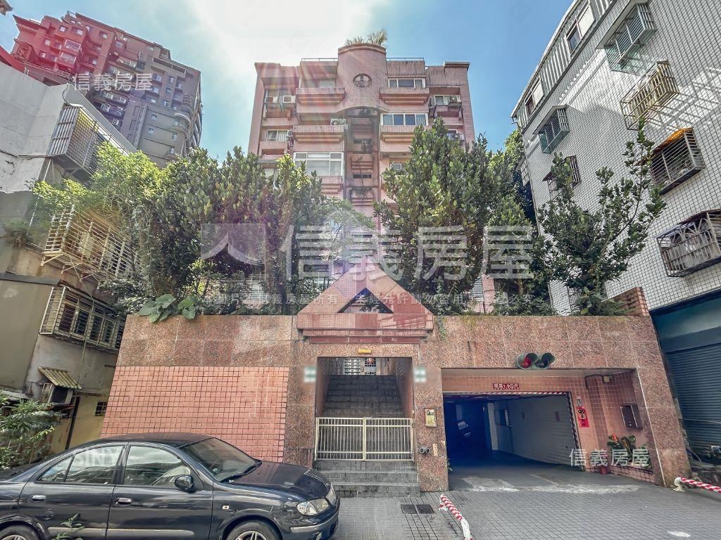 輕奢質感。挑高電梯一房房屋室內格局與周邊環境