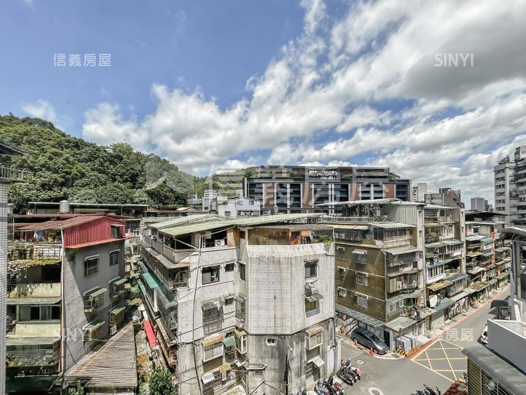 輕奢質感。挑高電梯一房房屋室內格局與周邊環境
