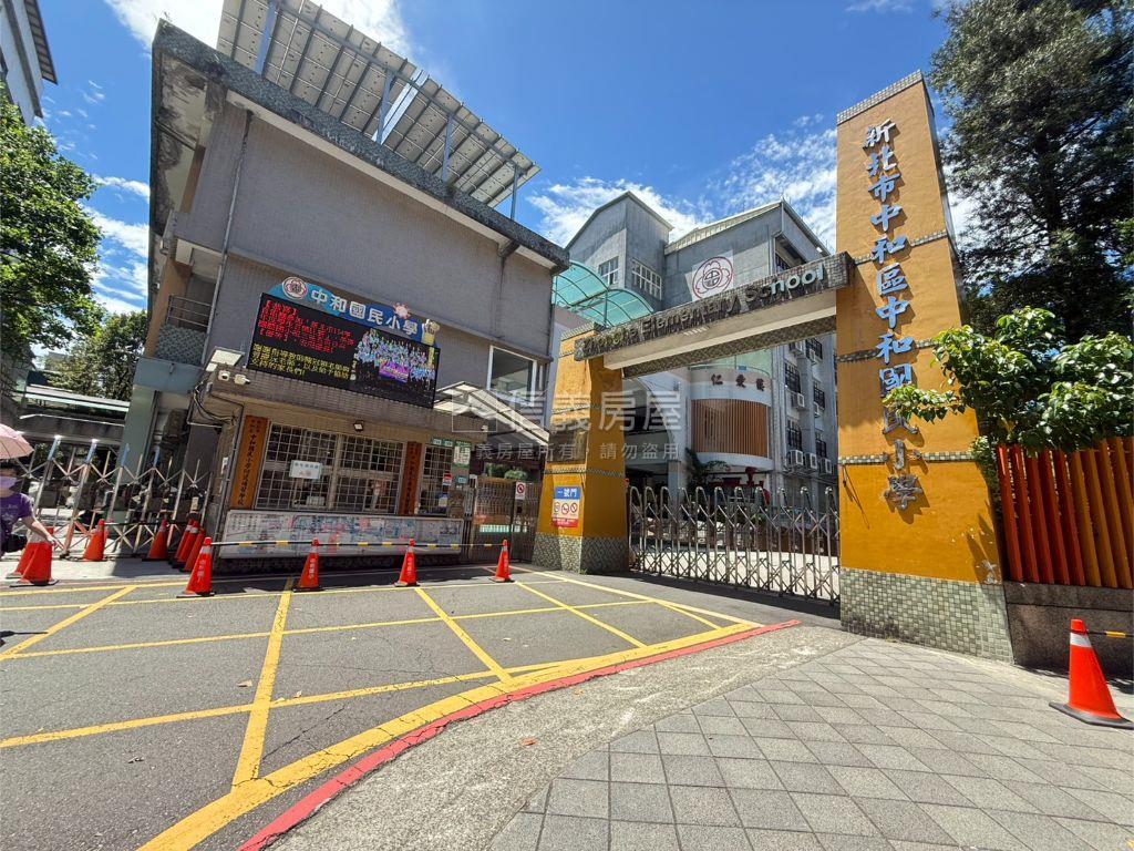 捷運中和站方正公寓三樓房屋室內格局與周邊環境