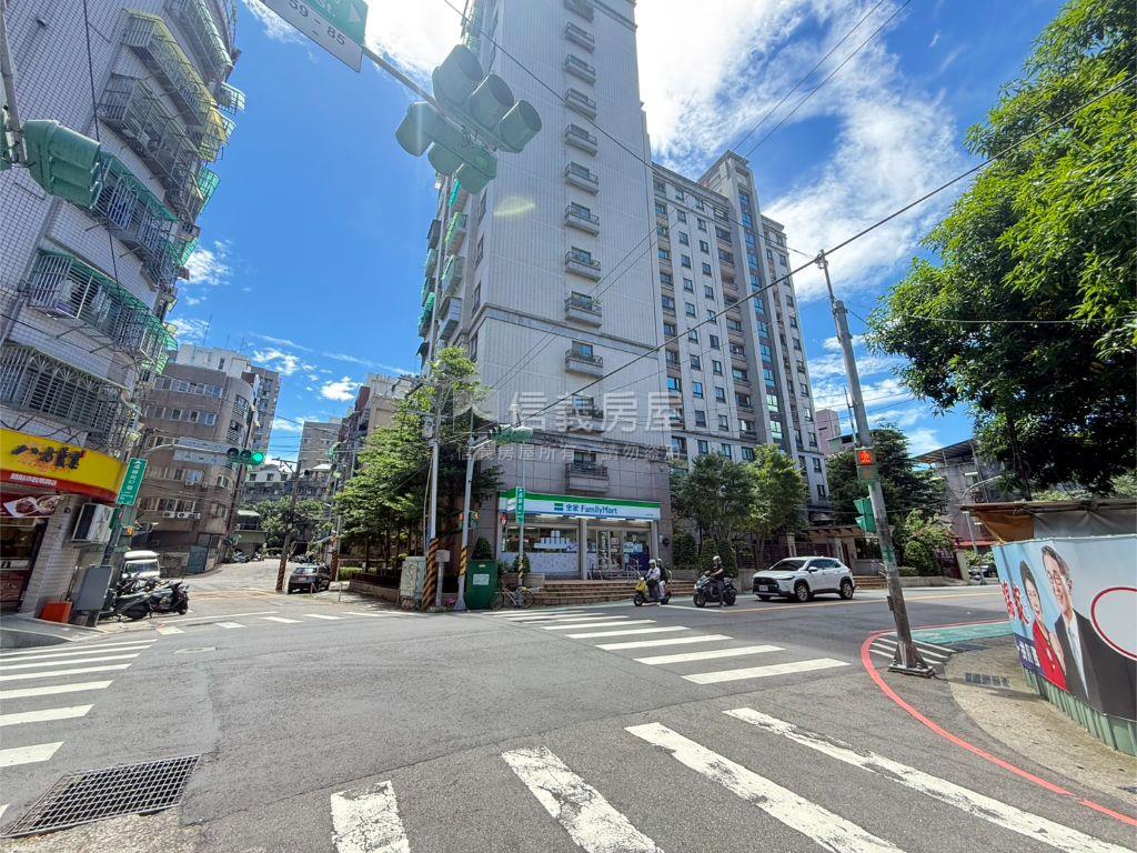 捷運中和站方正公寓三樓房屋室內格局與周邊環境