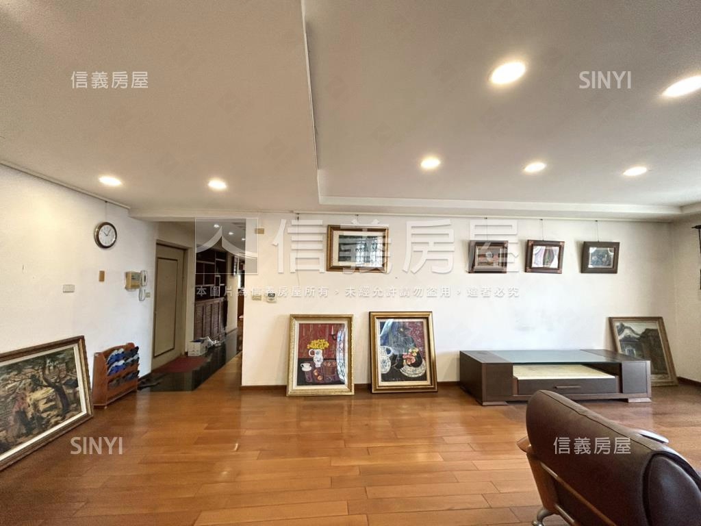 八期高樓稀有大空間露台戶房屋室內格局與周邊環境