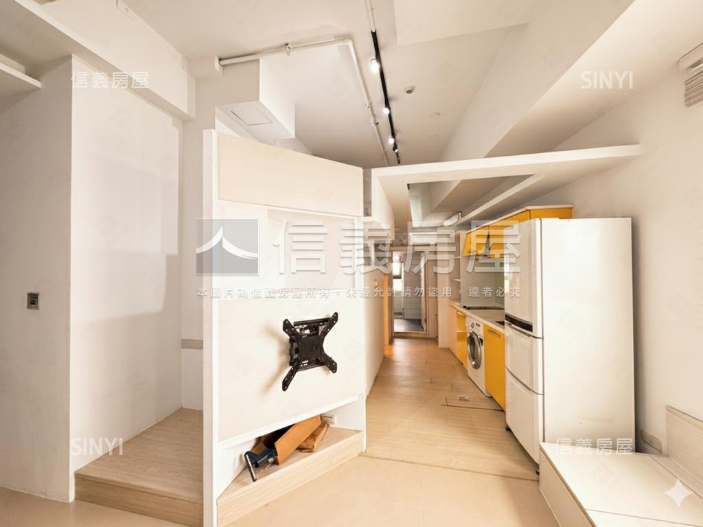 巨蛋時尚挑高雙採光美套房房屋室內格局與周邊環境