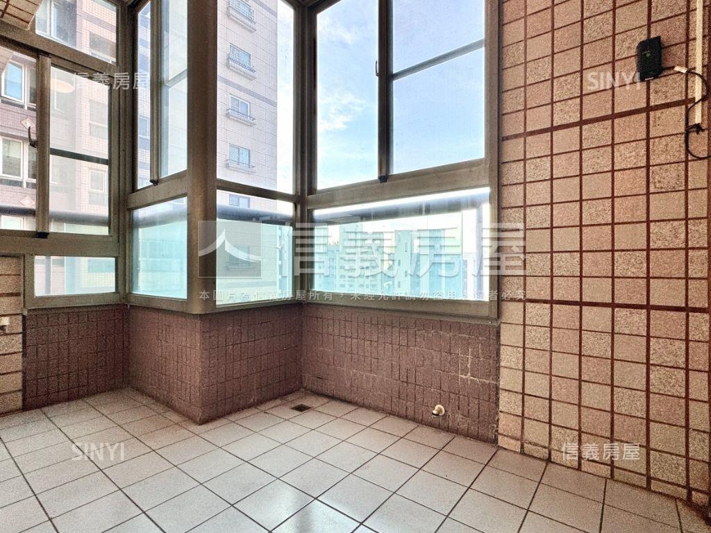 店長推！近巨蛋４房雙車位房屋室內格局與周邊環境