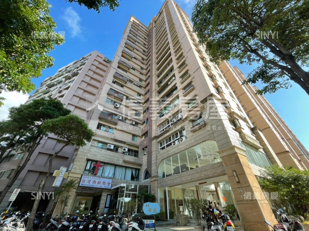 店長推！近巨蛋４房雙車位房屋室內格局與周邊環境