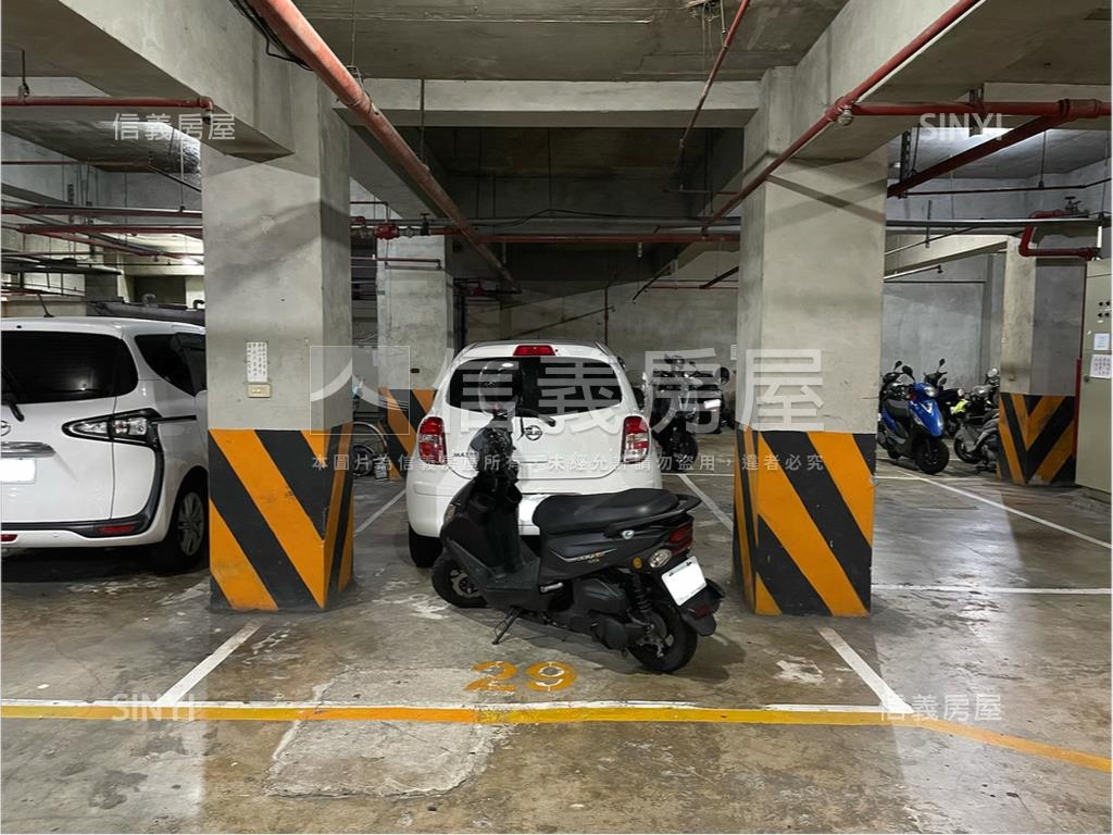 中山路大四房平面車位房屋室內格局與周邊環境