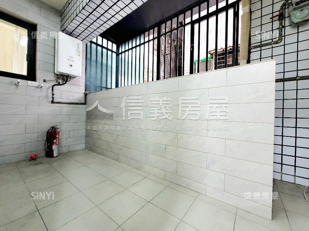 首購裝潢２房房屋室內格局與周邊環境