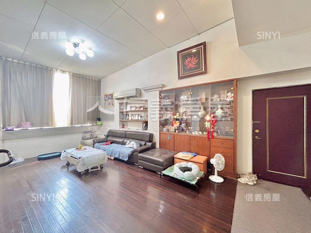 雪梨新世紀四房附車位房屋室內格局與周邊環境