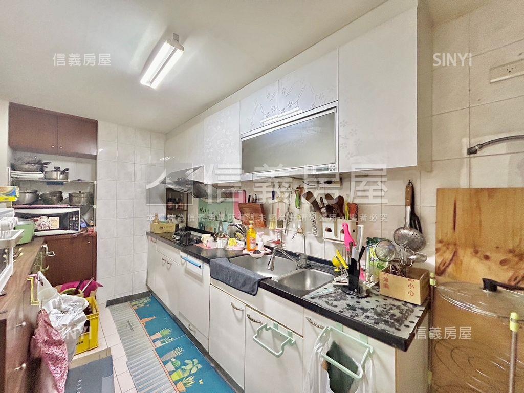 雪梨新世紀四房附車位房屋室內格局與周邊環境