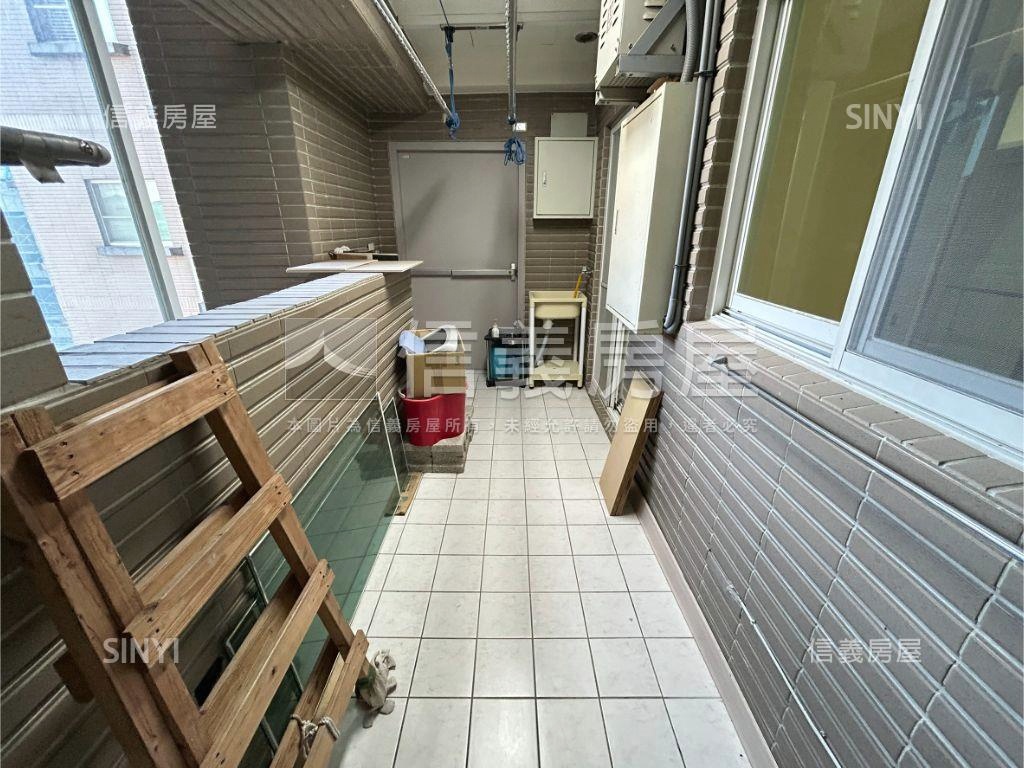 專任湯泉首席河岸美景房屋室內格局與周邊環境