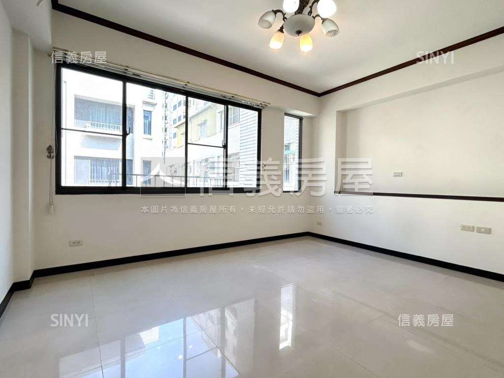 鄭仔寮｜棒球場面寬雙車墅房屋室內格局與周邊環境