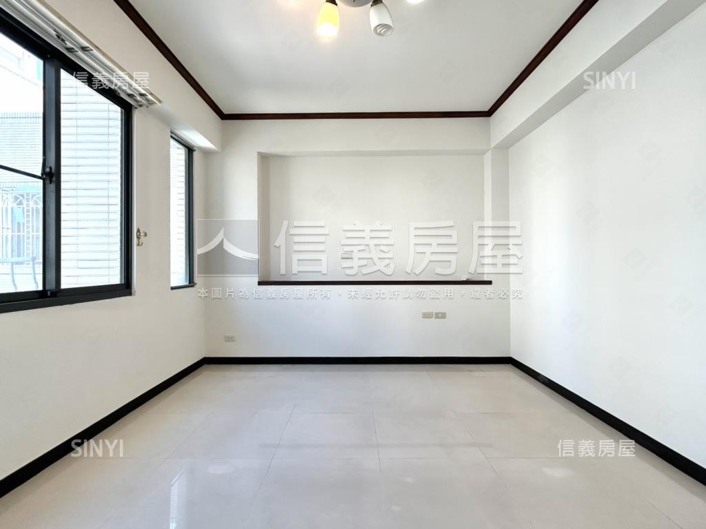 鄭仔寮｜棒球場面寬雙車墅房屋室內格局與周邊環境