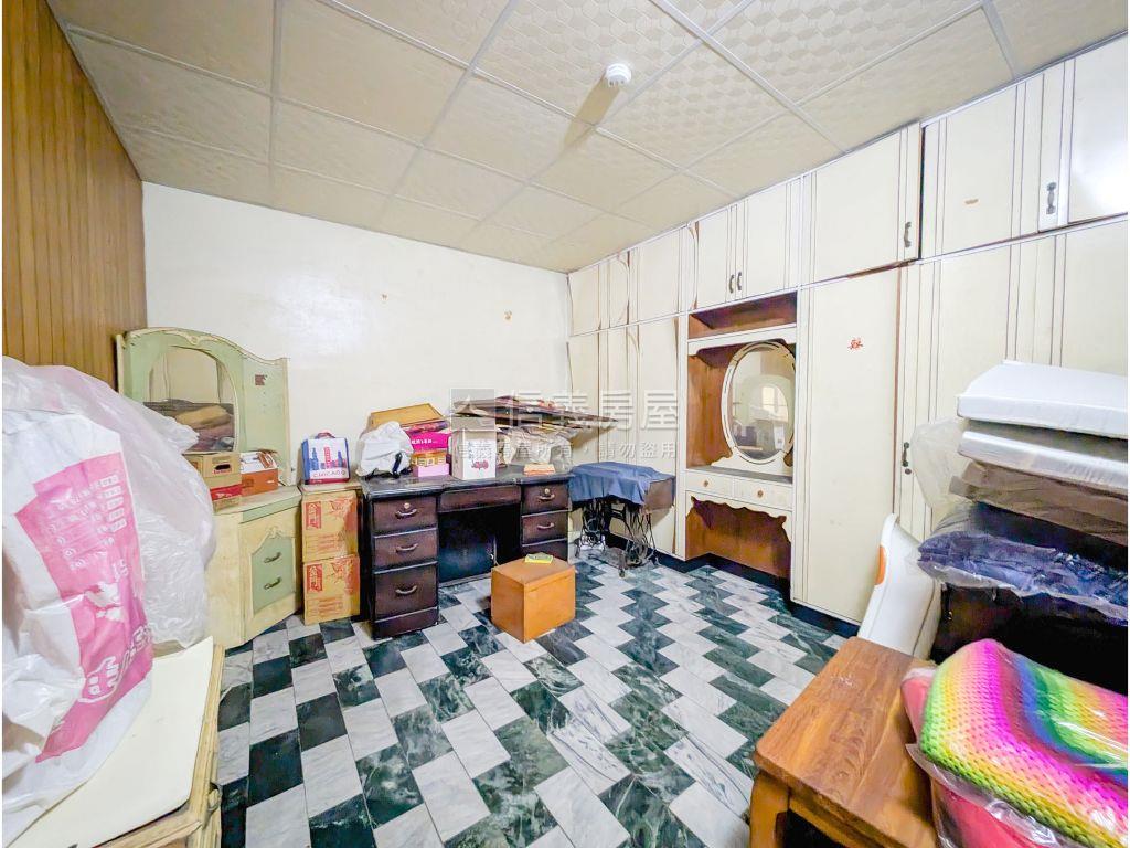 中正路一段稀有店住透天房屋室內格局與周邊環境