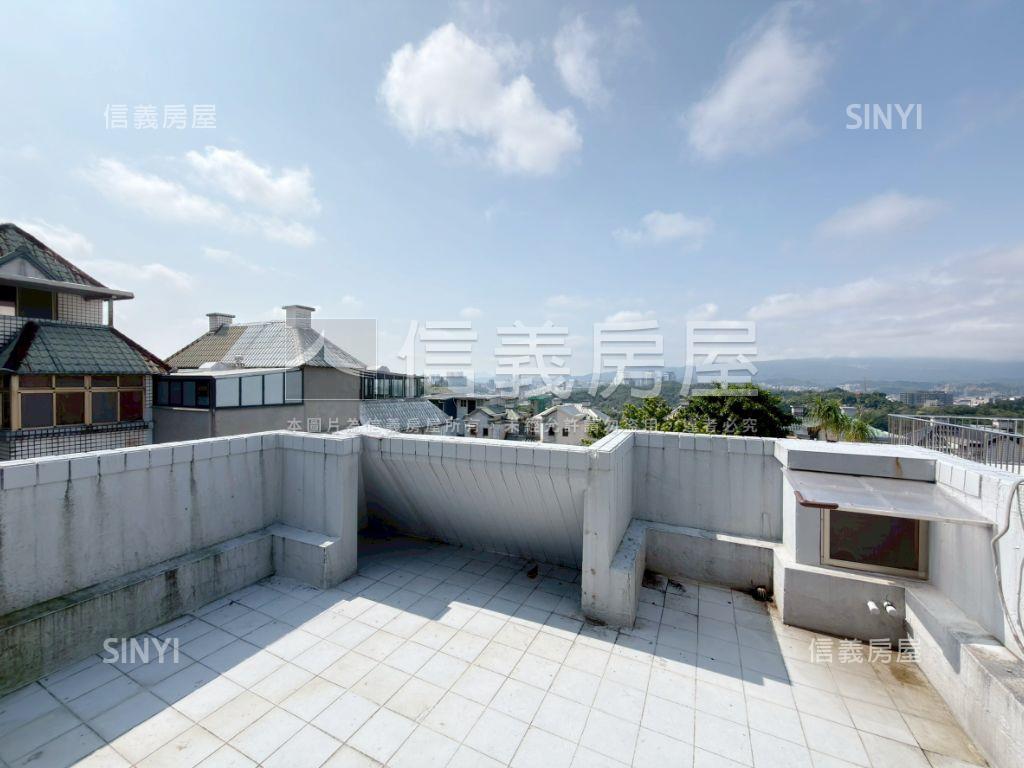 研究苑稀有邊間透天房屋室內格局與周邊環境